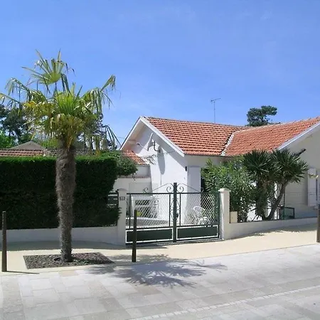 Villa - Emplacement Pour Cette Roncoise Renovee - Coeur Ronce-les-Bains