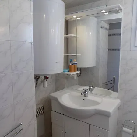 Villa - Emplacement Pour Cette Roncoise Renovee - Coeur *