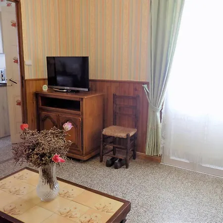 Villa - Emplacement Pour Cette Roncoise Renovee - Coeur